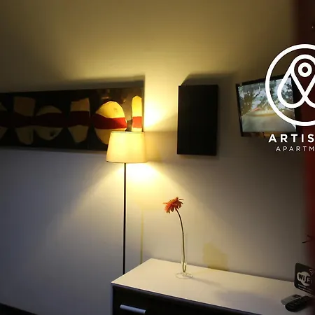 Artistic Tomar